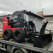 Отгрузка погрузчика с бортовым поворотом Quadtrac SSL120